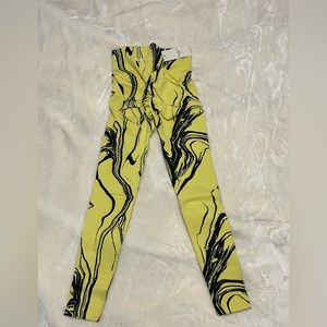 THE ALL NEW GRAPHIC LEGGINGS FROM NATURYL